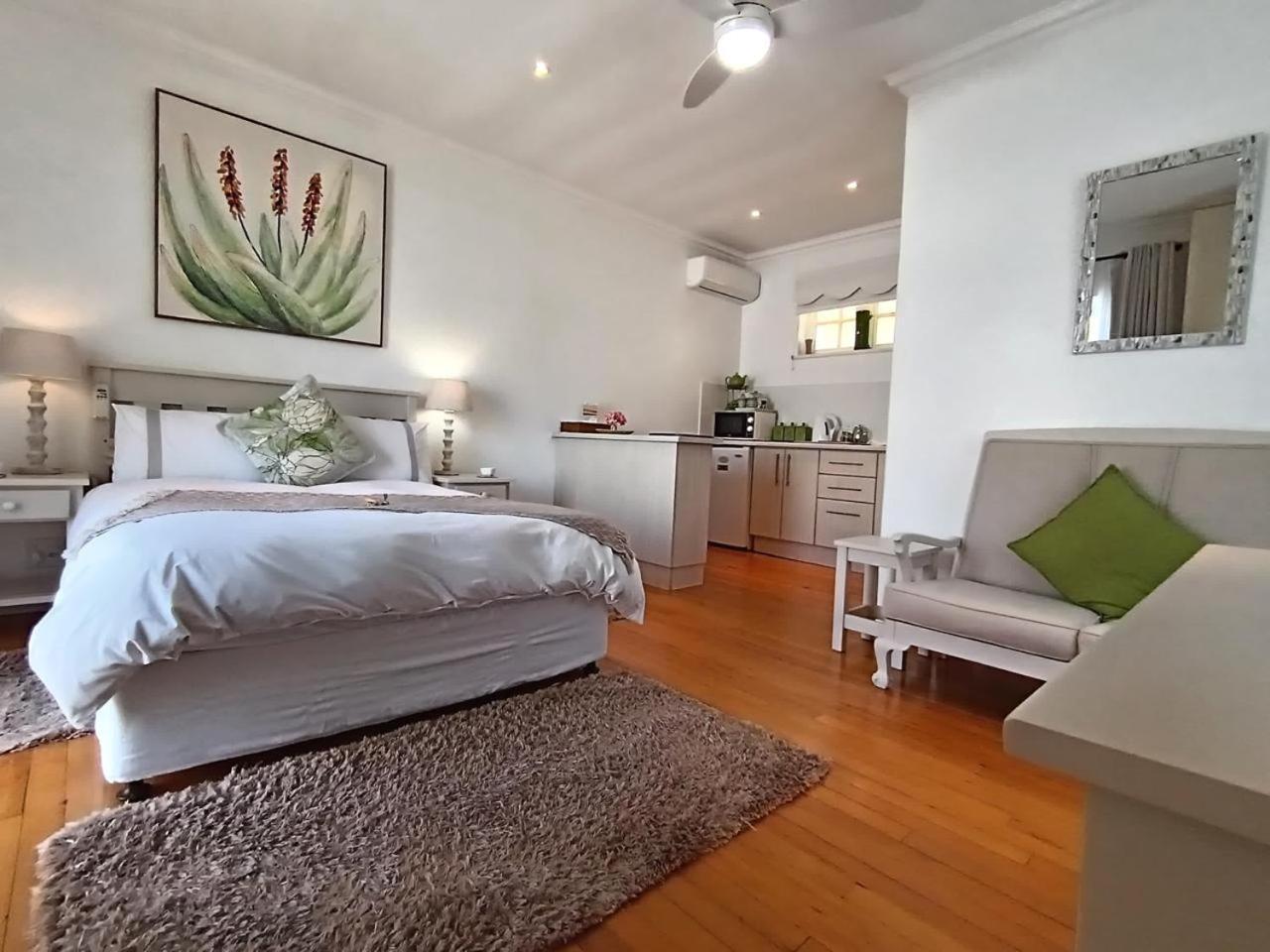 Bed and Breakfast On The Bay à Port Elizabeth Extérieur photo