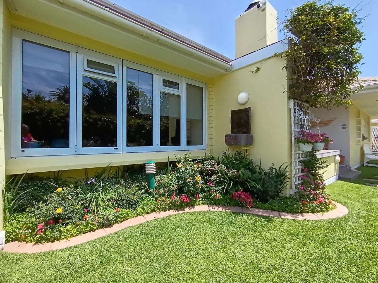 Bed and Breakfast On The Bay à Port Elizabeth Extérieur photo