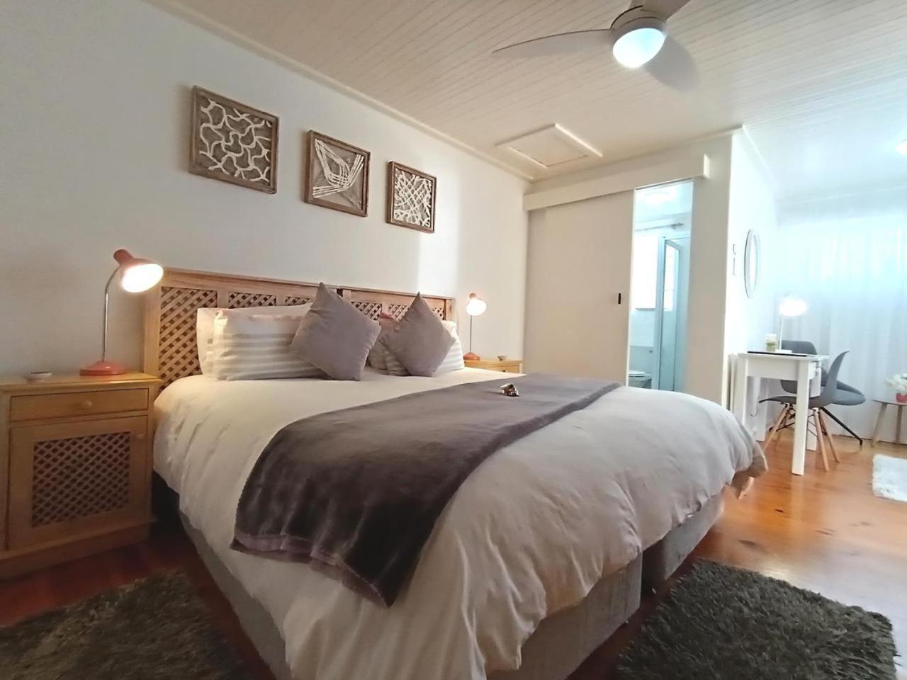 Bed and Breakfast On The Bay à Port Elizabeth Extérieur photo