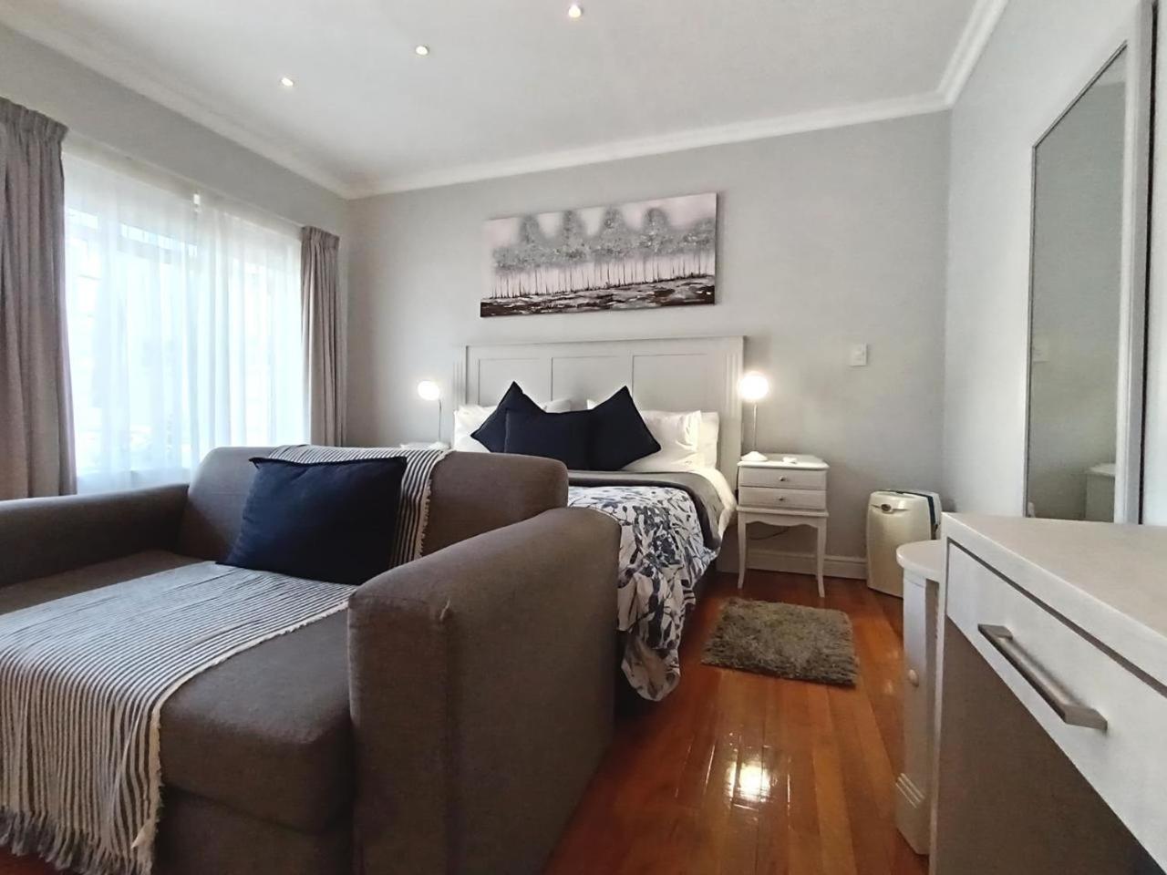 Bed and Breakfast On The Bay à Port Elizabeth Extérieur photo