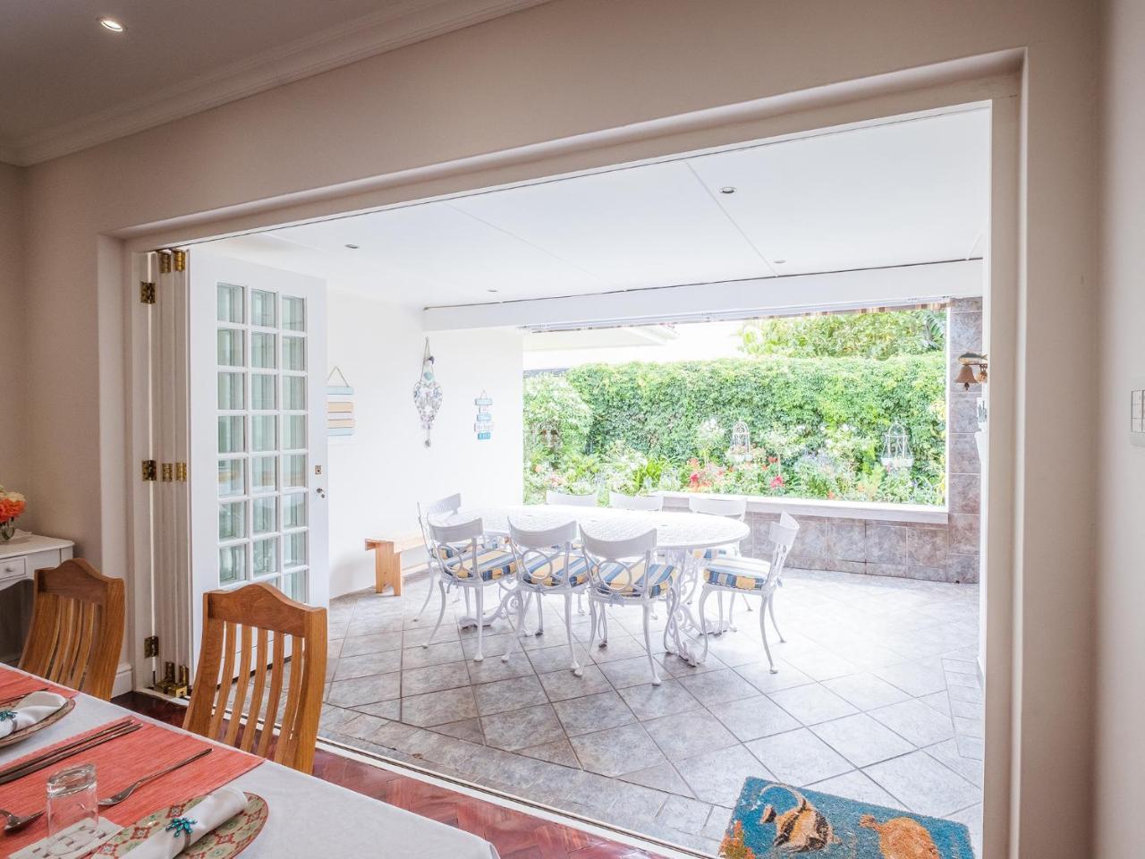 Bed and Breakfast On The Bay à Port Elizabeth Extérieur photo